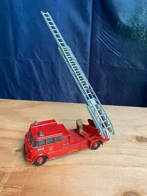 Matchbox Lesney Merryweather Fire Engine Ladder Truck King Size No. 15 - Image 1 of 4