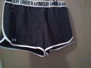 Under Armour Heat Gear Shorts Womens Size Medium - Picture 1 of 2