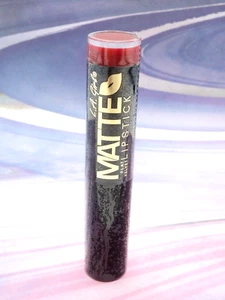 L.A. MÄDCHEN matt flacher Samt Lippenstift GLC809 unerbittlich 0,10 Unzen - Bild 1 von 3