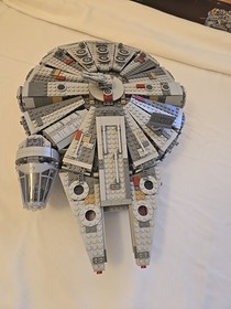 LEGO 75105 Millennium Falcon &ndash; 100% Complete w/ Manual