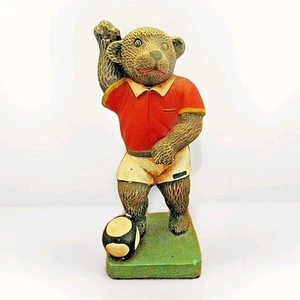 Estatuilla de fútbol de oso de 15" compuesta estatua balón de fútbol coleccionable - Imagen 1 de 5