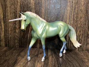 Breyer Reeves Einhorn realistische schillernde funkelnde metallicgrün blaue Figur - Bild 1 von 9
