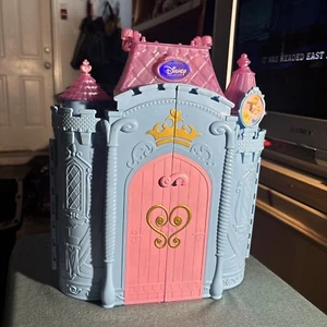 Disney Princess Transforming Castle Spielset 2009 Mattel Spielzeug - Bild 1 von 7