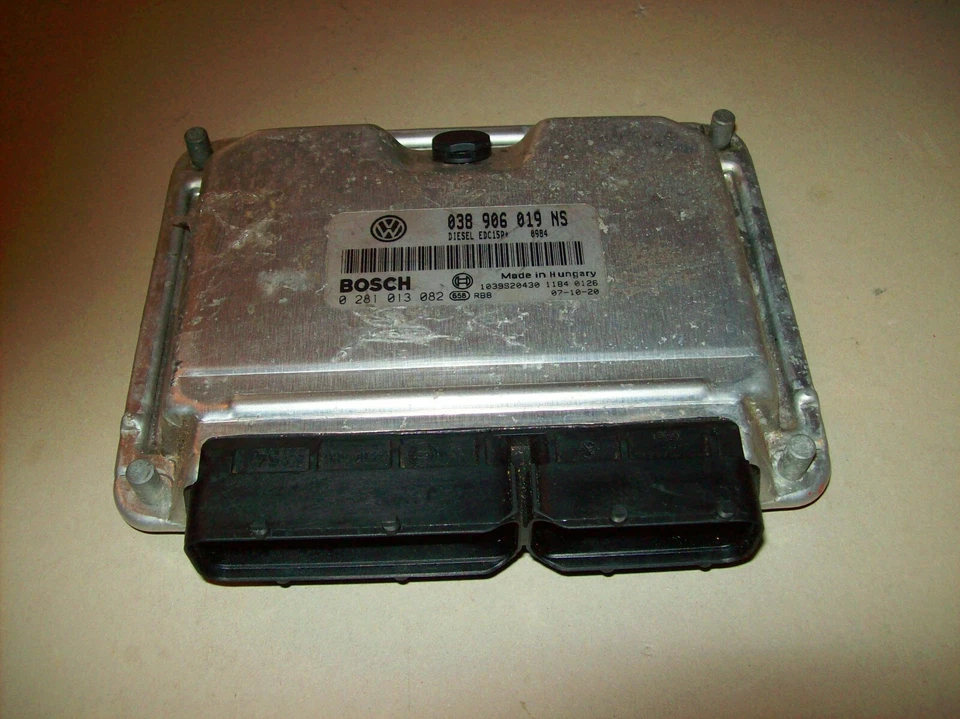 Centralina Skoda Fabia 1.9 TDI BSW 038906019NS 0281013082 10/2007 - Immagine 1 di 1