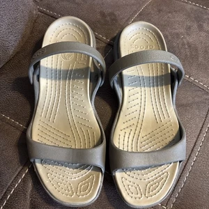 CROCS Cleo V Women's Size 12 Cleopatra brown tan Flat Sandals Slip on - Picture 1 of 10