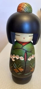 Signierte japanische Kokeshi Mädchen Puppe Autorensiegel 8 Zoll schöner geschnitzter Kimono - Bild 1 von 12