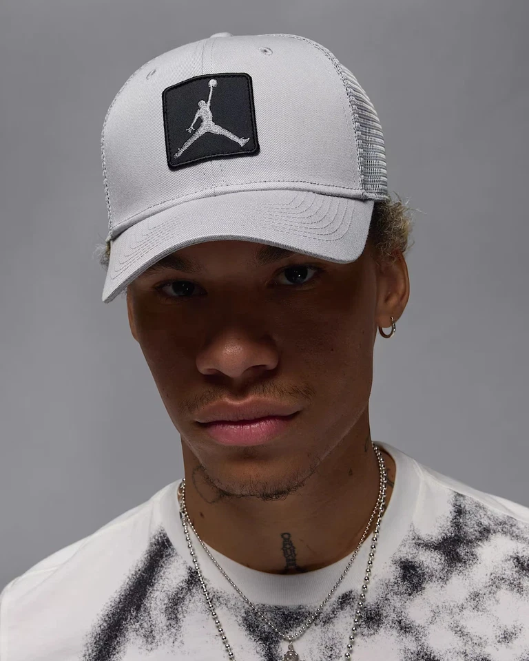 Nike Jordan Rise Structured Jump Man Size M/L Snapback Trucker Light Grey