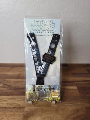 Rare Retired Disney Star Wars Galaxy's Edge Landing 2019 Lanyard and Pin NEW  - Image 1 of 4