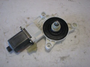 11 12 13 14 15 16 17 CARAVAN TOWN & COUNTRY RIGHT REAR OR FRONT WINDOW MOTOR OEM - Picture 1 of 3