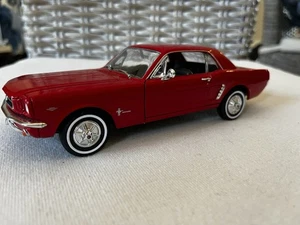 WELLY 1964 1/2 FORD MUSTANG COUPE 1:24 BRIGHT RED - Picture 1 of 9