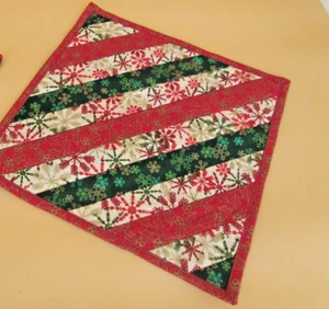 Handarbeit Weihnachten 2er Set doppelseitig gesteppt Tischplatte Topper Quadrate - Bild 1 von 4