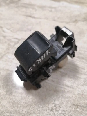 Toyota Yaris 2010/Right Front/Power window control switch/1928297 Foto 1 de 4