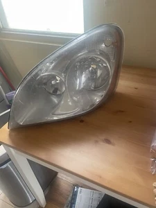 2017 freightliner Cascadia left headlight - Picture 1 of 5