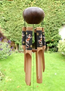 Large Coconut and Bamboo Wind Chime Hanging Outdoor Garden Decor Iguana 50cm - Picture 1 of 3