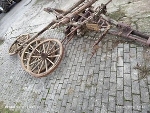 Alte Wagenräder aus Holz zur Deko - Bild 1 von 2