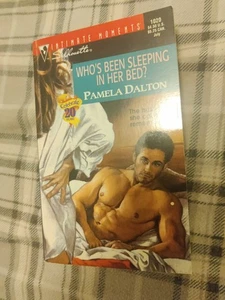 WHO'S BEEN SLEEPING IN HER BED (PAPERBACK) By Pamela Dalton - Imagen 1 de 2