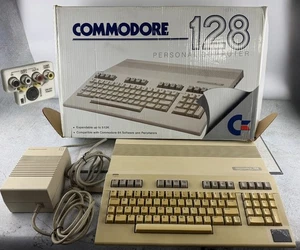 Commodore 128 Computer Tested Serial Number Matching Box RCA Adaptor Boots Basic - Foto 1 di 19