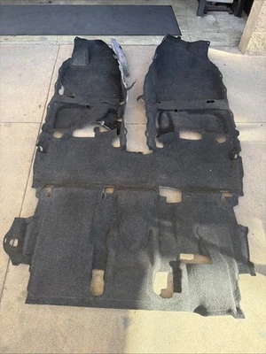 Toyota Prius V 2014 cinco alfombras (58510-47382-B1 Foto 1 de 4