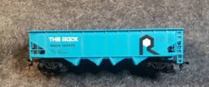Bachmann HO 4-Bay Open Hopper, The Rock, #133274 (C7B2) - Picture 1 of 12