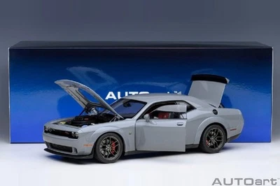 AUTOart 1/18 Dodge Challenger R/T Scat Pack Wide Body 2022 modello grigio - Immagine 1 di 4