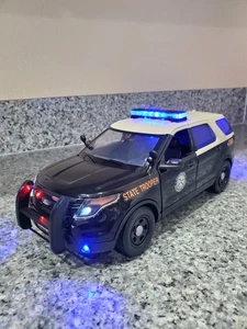 Florida Highway Patrol - Ford Explorer w/ All Flashing Lights - Picture 1 of 21