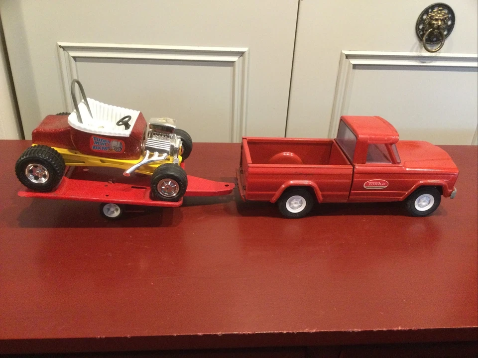 Vintage Tonka Jeep Pickup, Trailer And Mini Bucket In Great Condition 18”. - Image 1 of 4