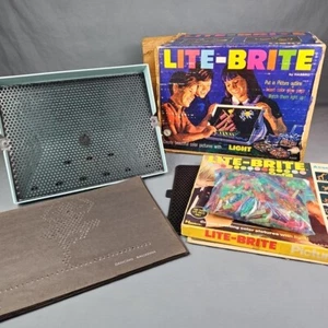 CONSOLE HASBRO LITE BRITE VINTAGE con scatola originale, pioli e fogli funzionanti - Foto 1 di 19