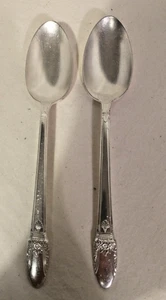 1847 ROGERS BROS SILVERPLATE SERVING SPOONS 1937 " First Love" IS - Picture 1 of 3