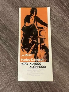 1973 HARLEY DAVIDSON XL-1000 & XLCH-1000 MOTORCYCLE DEALER SALES BROCHURE - Imagen 1 de 4