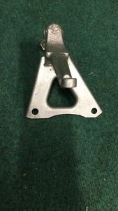 TATRA 603 / Stossdämpfer Halter Getriebe - Bild 1 von 2