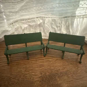TWO G SCALE GREEN METAL PARK BENCH Dept 56 #51098 HERITAGE VILLAGE COLLECTION - Picture 1 of 8