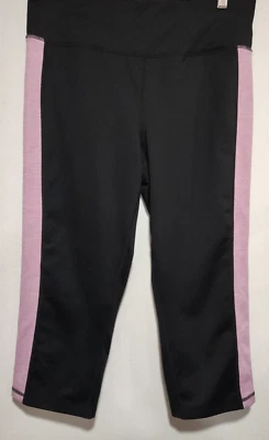 Leggings recortados grandes Ideology Noir Frost Lavender Essentials en bloques de colores Foto 1 de 4