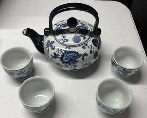 Pier 1 Imports teiera mandarino 32 oz tazze 4-4 oz set porcellana bianca blu cobalto - Foto 1 di 9