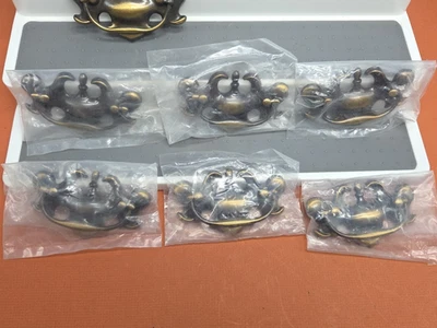 Juego de 6 tiradores de cajón estilo Chippendale de metal vintage sellados dorado cobre oscuro Foto 1 de 4