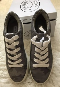 NIB $90 Steve Madden Bertie-Gray Reflective Camo Sneakers Size 7 - Picture 1 of 12
