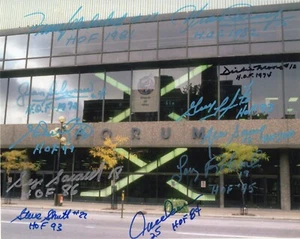 Mehrfach signiertes Montreal Canadiens Forum Foto 11 HOF'ers! - Bild 1 von 1