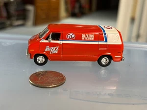 Greenlight 1976 Dodge B-100 Van - STP - Picture 1 of 9