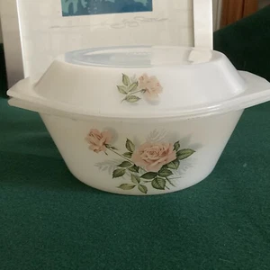 Arcopal France Round Casserole Dish & Lid 1960s Pattern Pale Pink Rose Vintage - Picture 1 of 24