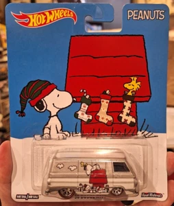 Hot Wheels, Snoopy, Peanuts Holiday Collector, 3 of 5, Dodge A100, NIP 2016 - Picture 1 of 2