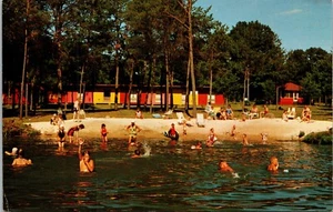 Postal de People Swimming in Lake at Bobby's Resort Hotel Dells Wisconsin - Imagen 1 de 2