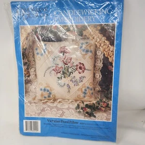 Candamar Candlewicking Embroidery "Victorian Floral" Pillow Kit 80219 14×14" - Picture 1 of 4
