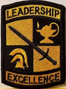 Patch emblema ROTC ECCELLENZA LEADERSHIP con chiusura marca VELCRO® bordo nero - Foto 1 di 1