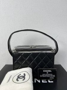 CHANEL Lammfell Vanity Handtasche schwarz - Bild 1 von 18