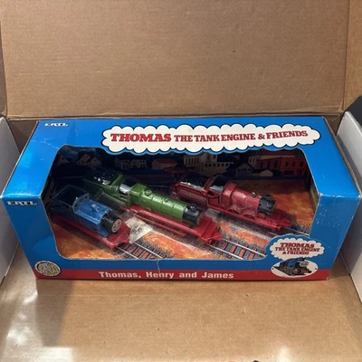 THOMAS HENRY & JAMES PAQUETE DE 3 NUEVO EN PAQUETE - ERTL DIECAST FRIENDS TRISTE CARA DE PAPEL Foto 1 de 4