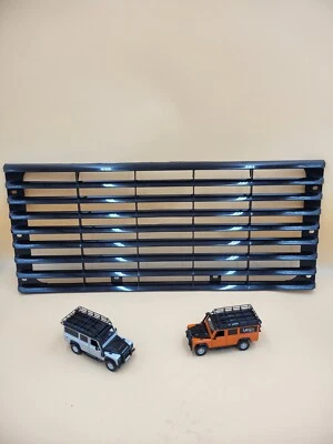 LR Defender -16 Front Grille Gloss Black Part LR038615 - Image 1 of 2