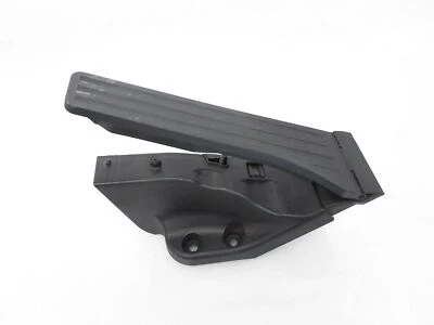 Педаль газового акселератора 2015-2020 Mercedes-Benz C300 205-300-00-04 - Изображение 1 из 4