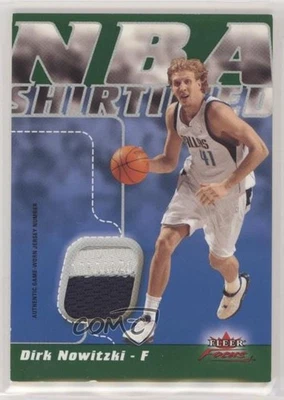 2003-04 Fleer Focus NBA Camisetas Camisetas Números de Camiseta/99 Dirk Nowitzki Salón de la fama Foto 1 de 2