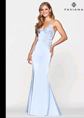 Nuevo con etiquetas Vestido Faviana Periwinkle Lila Talla 10 Corsé Largo Bordado Floral $398  Foto 1 de 4