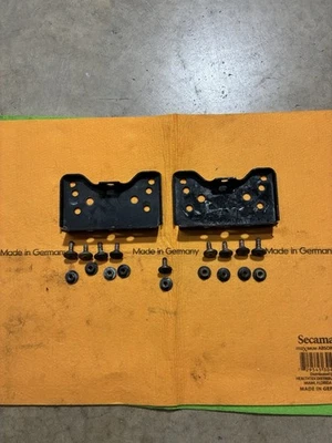 Soportes y herrajes de parachoques de plástico trasero BMW E30 OEM # 51121959125 Foto 1 de 4