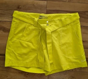 Nike Golf Donna Dri-FIT Pantaloncini con Cintura 5" Cucitura Interna Ottica Giallo Tg 10/Media - Foto 1 di 9